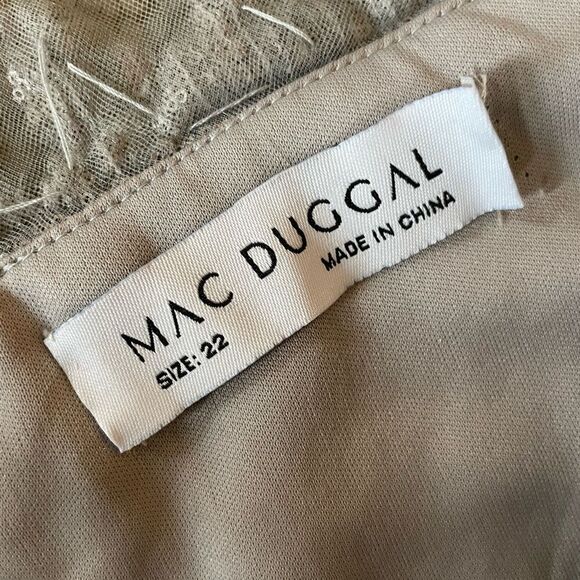 Mac Duggal 20307 Bishop Sleeve Sequin Dress Size 22 - Picture 10 of 13